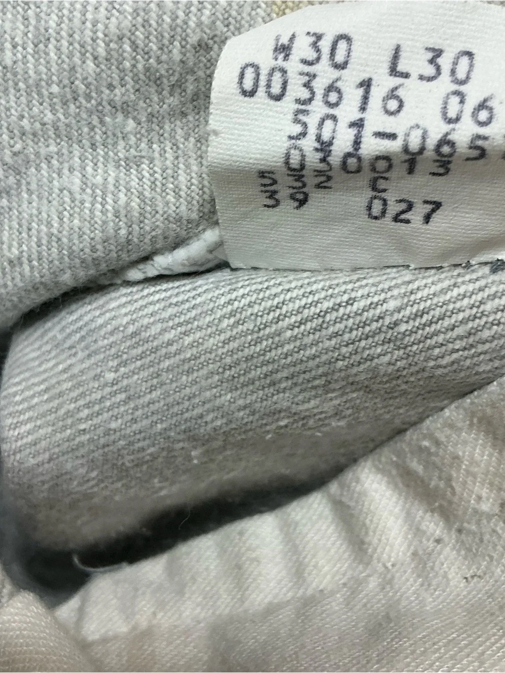 Vintage Levi’s 501 button fly 80s/90s light gray straight leg jeans 29 x 29 USA